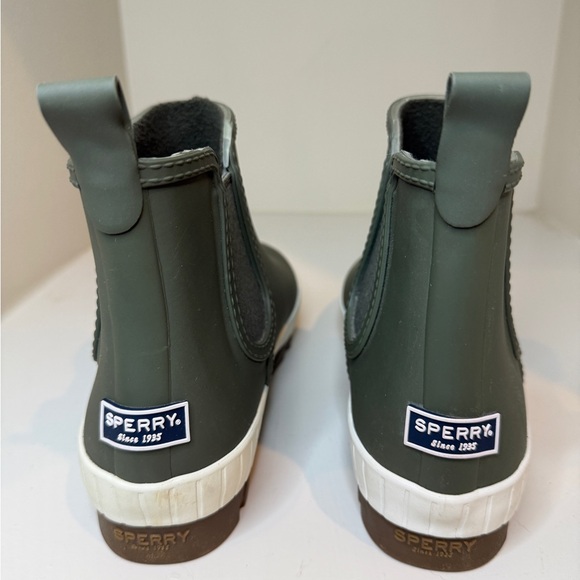 Sperry Women's Sz. 9 Chelsea Boot.  Rain boots/ duck boots.  Waterproof. - Picture 2 of 7